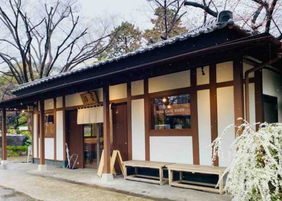 TERA CAFE SHIEN 増上寺 おしゃれなカフェでの最先端の接客